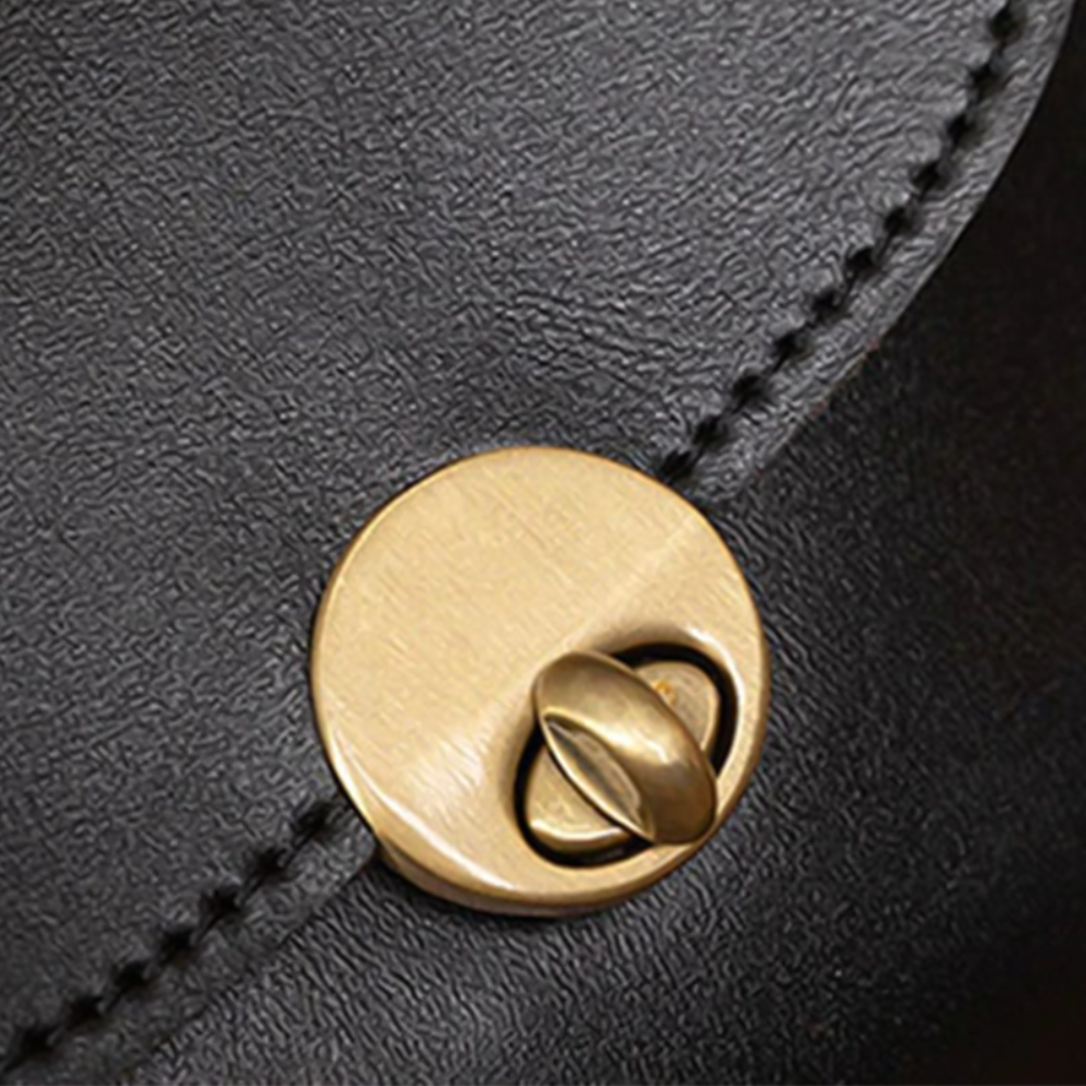 Vintage Kiss-Lock Bag - Clara's Retro Chic Essential