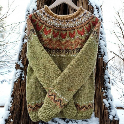 Isla β Warm sweater with a classic woven pattern