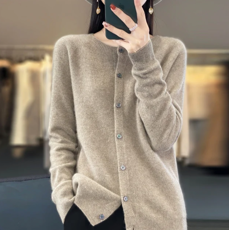 Anna - Elegant Wool Cardigan
