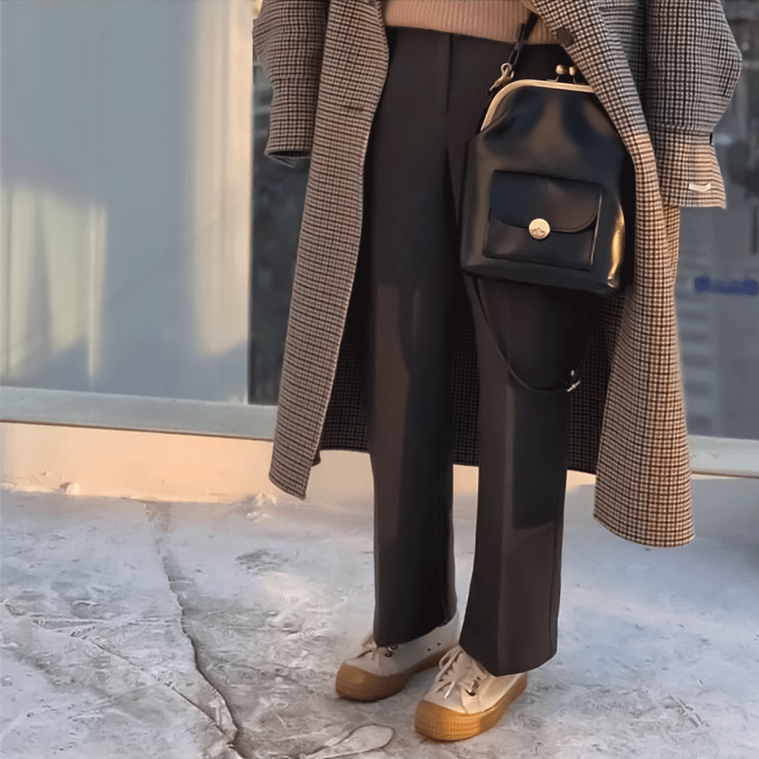 Vintage Kiss-Lock Bag - Clara's Retro Chic Essential