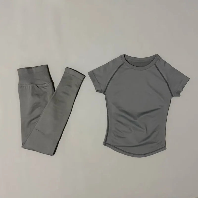 Conjunto deportivo de 2 piezas para mujer: camiseta de manga corta sin costuras y leggings deportivos con efecto realce de glúteos.