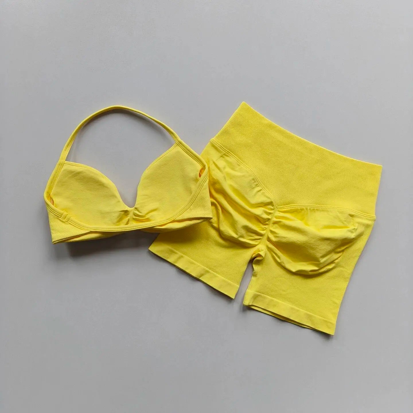Conjunto de yoga para mujer, fitness, transpirable, entrenamiento de secado rápido, espalda bonita, ropa interior fruncida, cintura alta, pantalón corto que levanta las caderas.