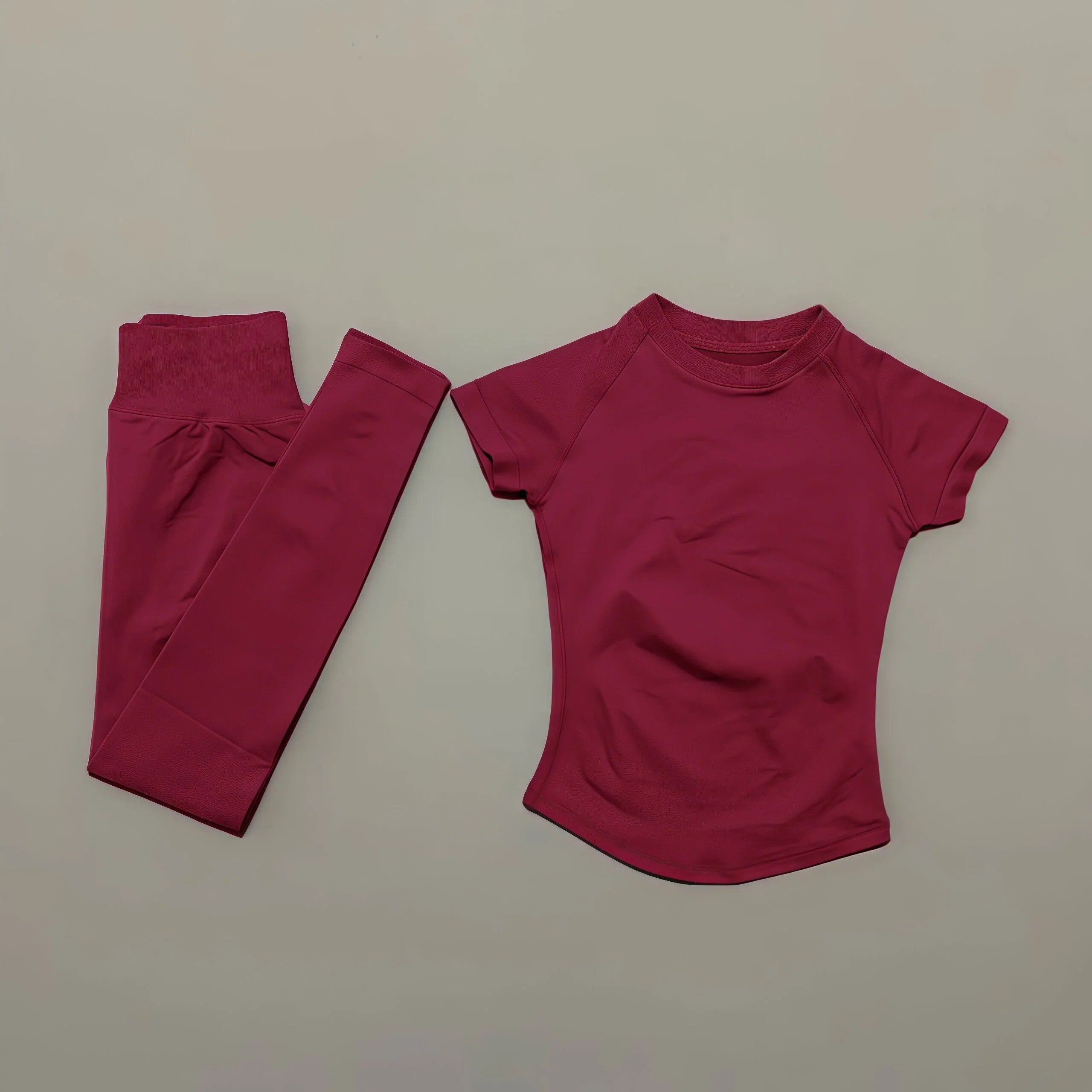 Conjunto deportivo de 2 piezas para mujer: camiseta de manga corta sin costuras y leggings deportivos con efecto realce de glúteos.