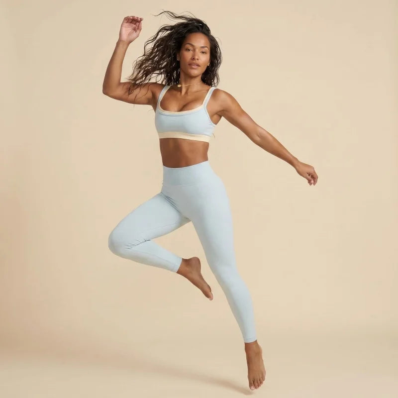 Sujetador deportivo Mermaid Curve estilo falso dos piezas para mujer; top corto sin costuras con relleno push-up, ideal para yoga, gimnasio, fitness y running.